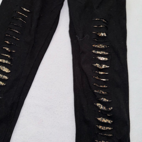 Random Hearts shredded black legging - Picture 3 of 5